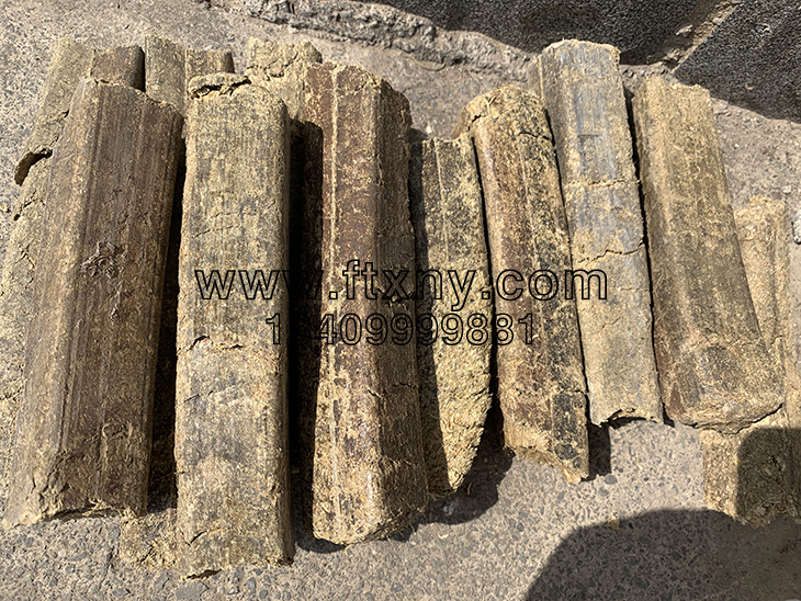 秸秆压块机压制的块状生物质颗粒燃料 秸秆压块机压制的块状生物质颗粒燃料